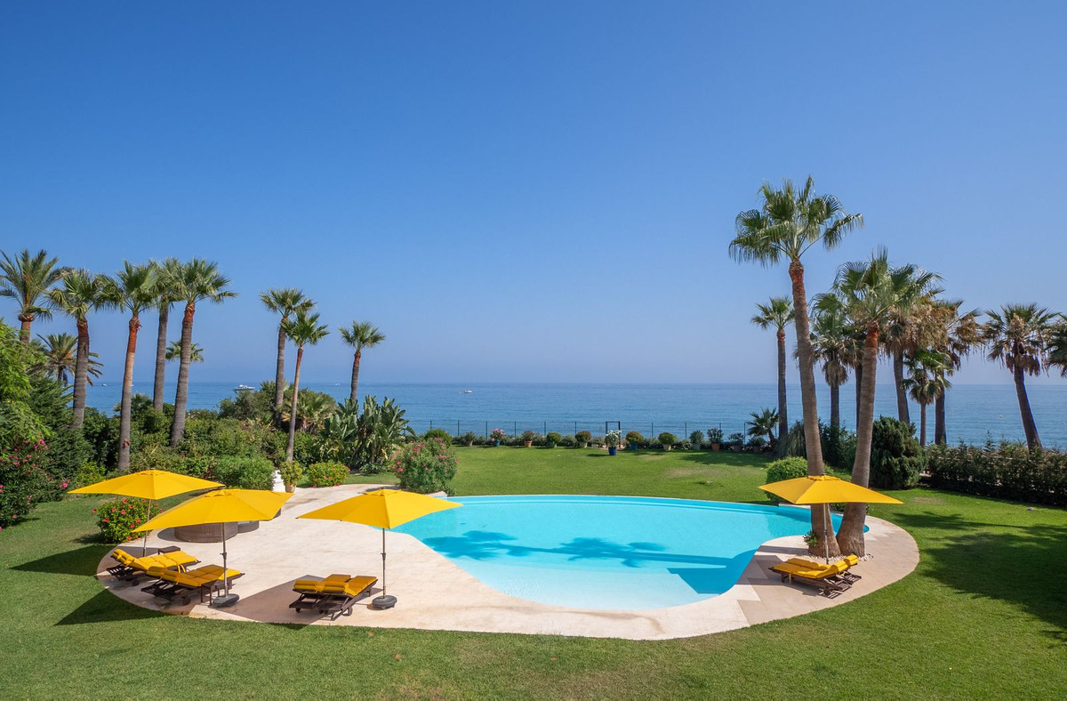 Nueva Milla de Oro, Estepona